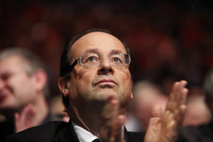 Pourquoi François Hollande est-il de retour sur la scène médiatique ?