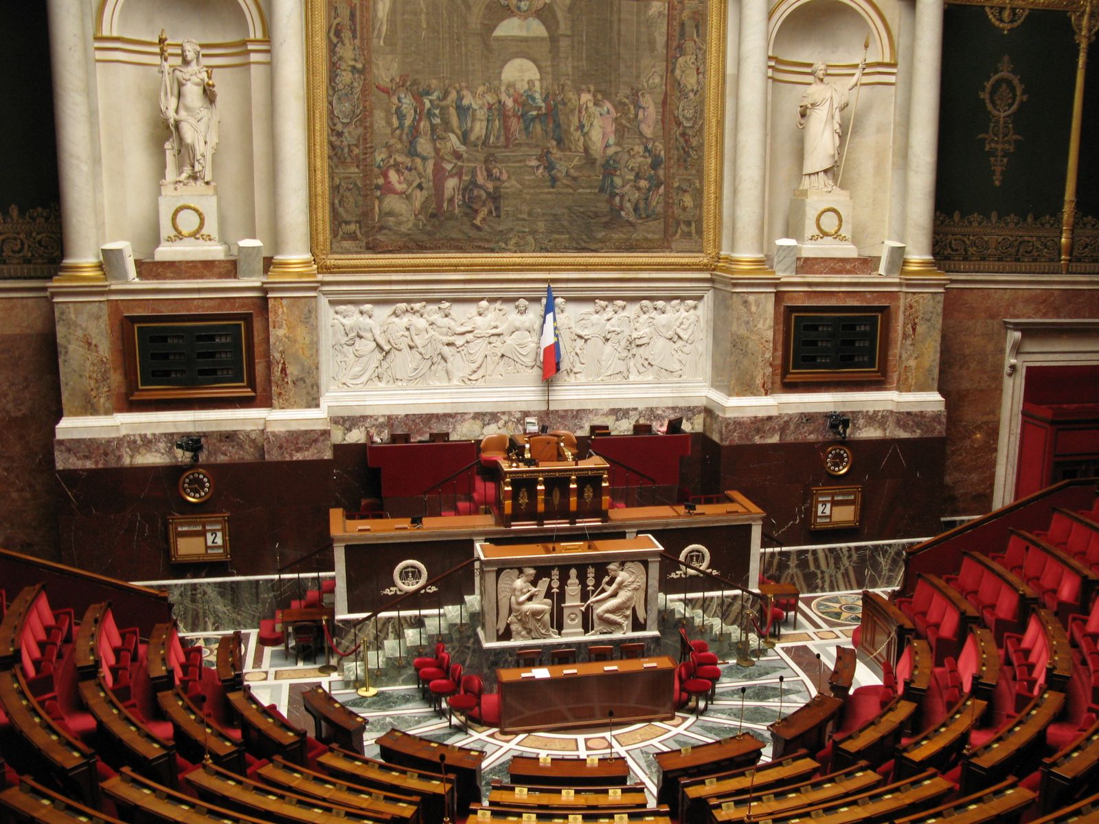 Le 49.3 dans hemicycle est il un deni de democratie ou un aveu de faiblesse